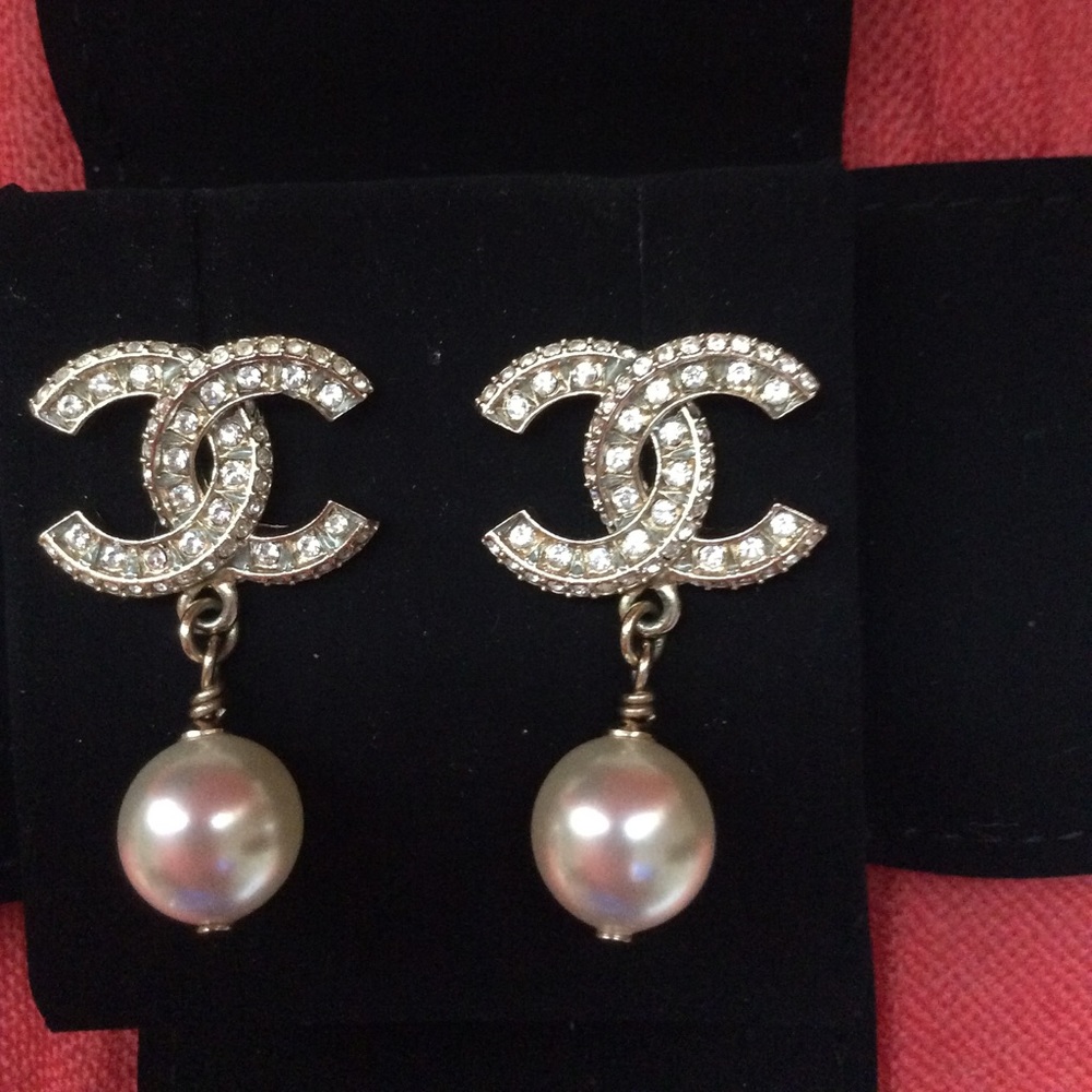 100% authentic Chanel earrings.
